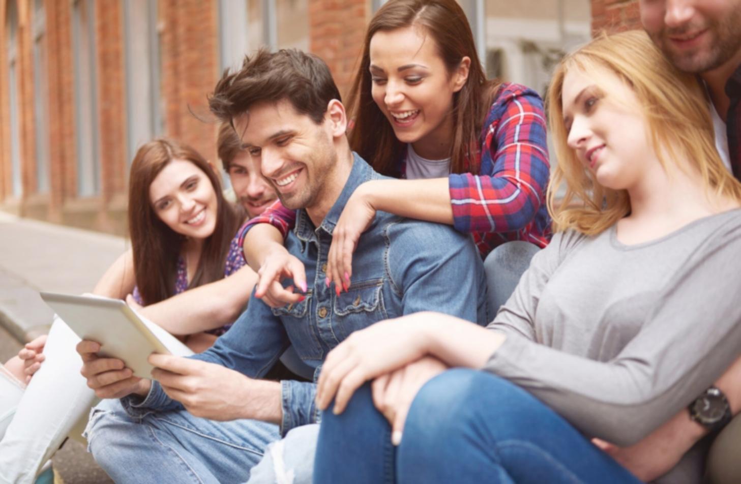 Formation financière en entreprise avec équipe collaborative